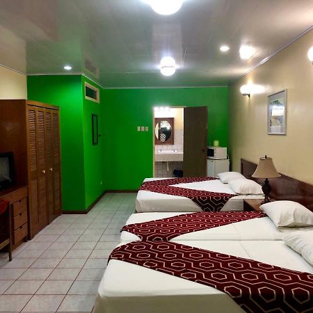 Monique'S Guest House Maraval Экстерьер фото