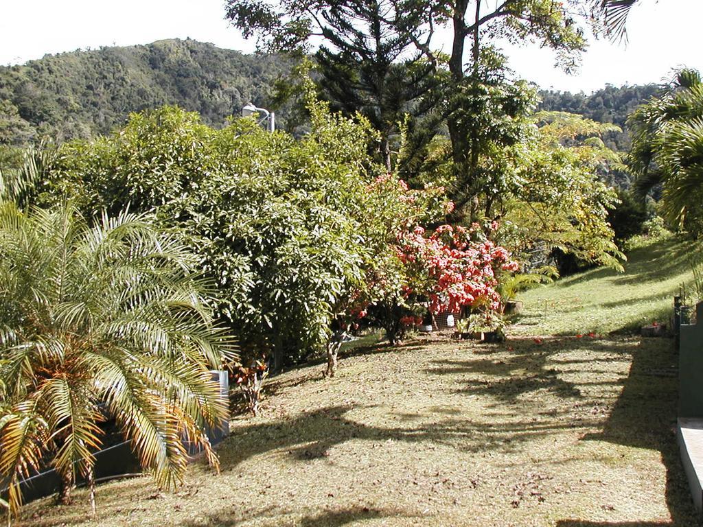 Monique'S Guest House Maraval Экстерьер фото